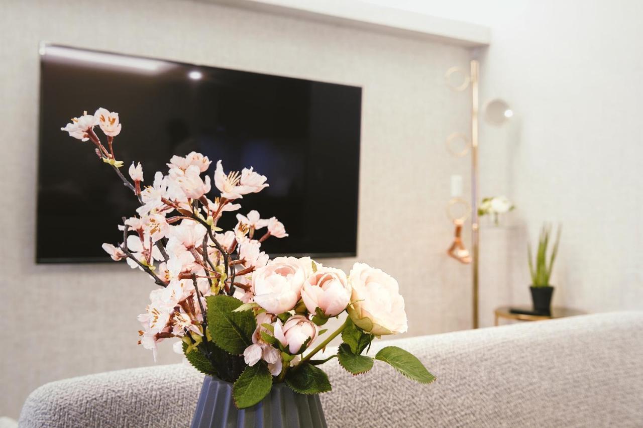 Cherry Blooming Tokyo- All Suite Boutique Hotel 东京伊樱里-中央区全套房艺术酒店 Exteriér fotografie
